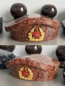 берет из красного гранита