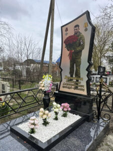 Военный памятник из гранита